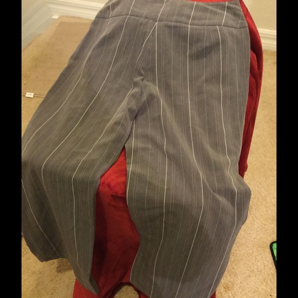 New York & Company Gray Pinstripe Pants EUC - Picture 3 of 4